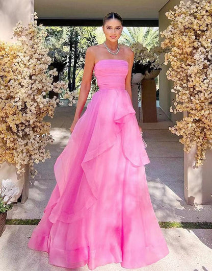 Vestido de fiesta de organza rosa claro con corte en A y sin tirantes
