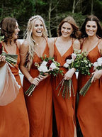 Vestido de Dama de Honra em Chiffon Laranja com Alças, Decote em V e Corte em A com Fenda BD064