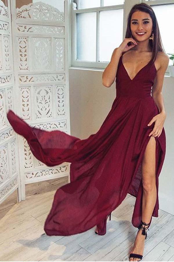 Abito da festa bordeaux con scollo a V e spalline, modello asimmetrico per serate di gala