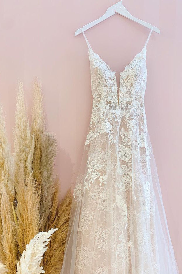 Abito da sposa lungo a linea ad A con spalline sottili in tulle e pizzo meraviglioso