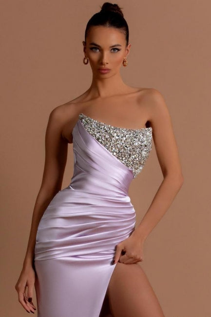 Splendido abito lungo lilla a colonna senza spalline con paillettes e perline per ballo con spacco