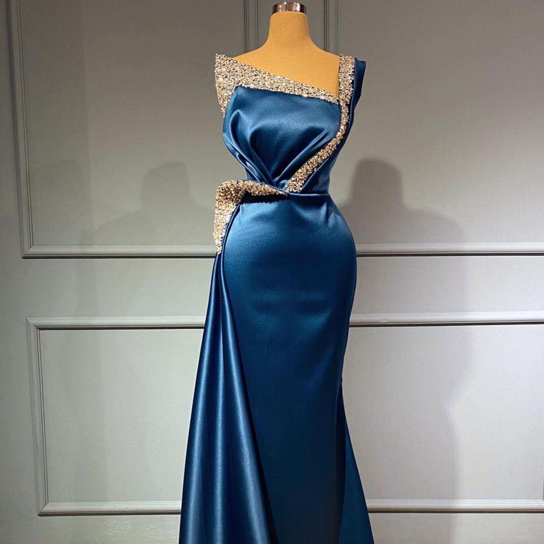 Vestido de Festa Longo Deslumbrante de Cetim Esticado com Um Ombro Só e Cauda de Sereia