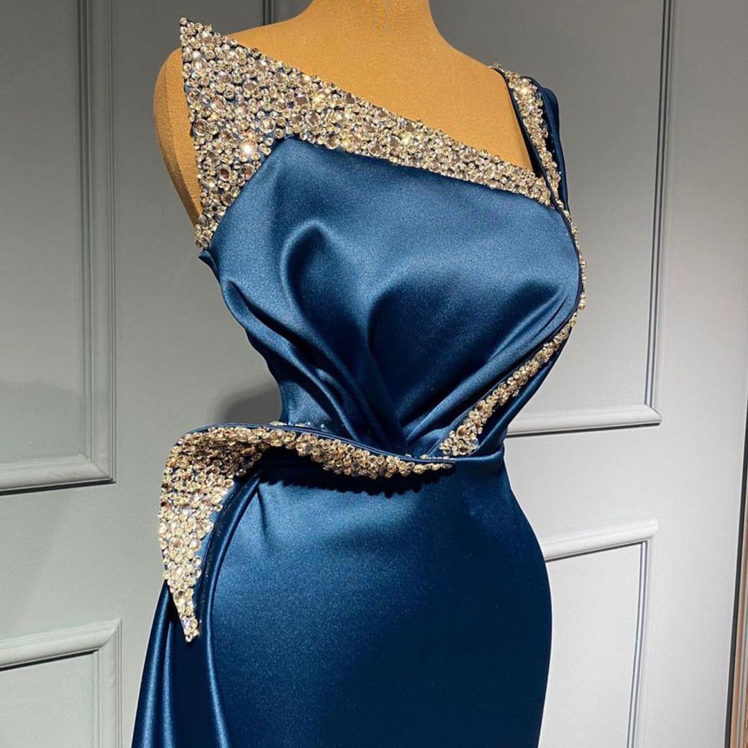 Vestido de Festa Longo Deslumbrante de Cetim Esticado com Um Ombro Só e Cauda de Sereia