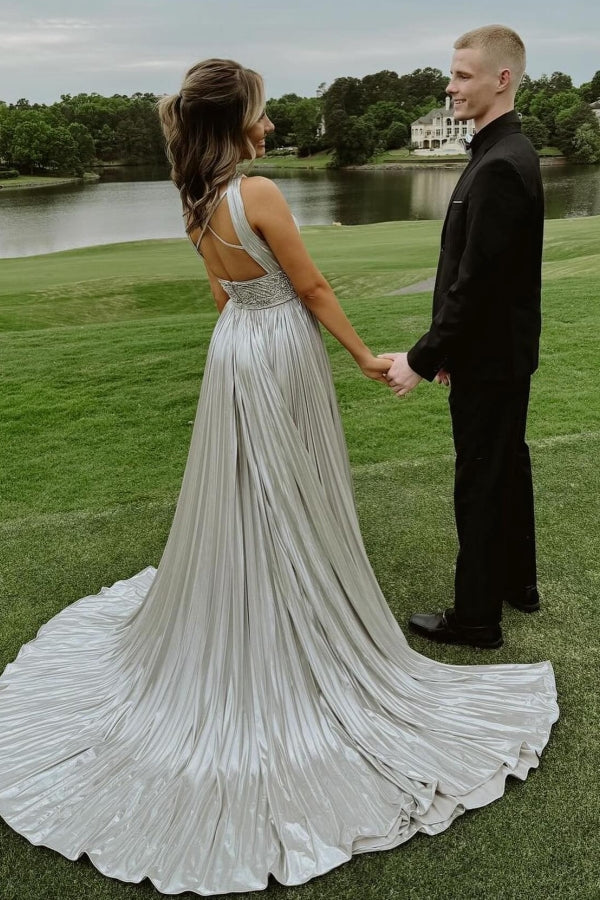 Impresionante vestido de fiesta largo plateado de corte A, plisado y sexy con pedrería