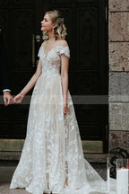 Atemberaubendes schulterfreies Brautkleid mit Blumenspitze im Prinzessinnen-Stil