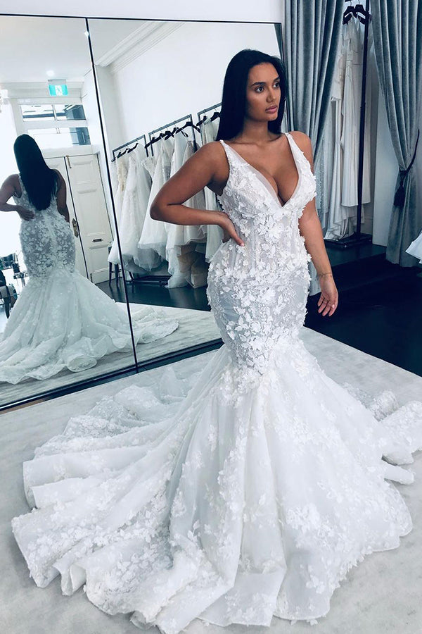 Impresionante vestido de novia de sirena sin mangas con escote en V y encaje floral