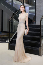 Robe de soirée sirène argentée moulante à perles, sans manches, col en V profond et élégante