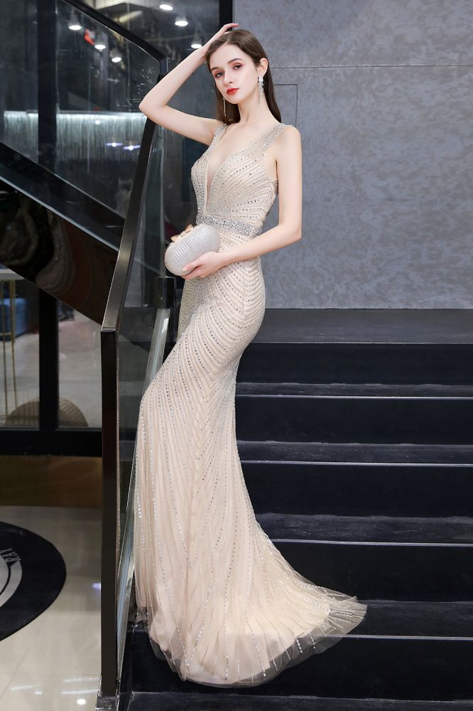 Robe de soirée sirène argentée moulante à perles, sans manches, col en V profond et élégante