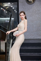 Robe de soirée sirène argentée moulante à perles, sans manches, col en V profond et élégante