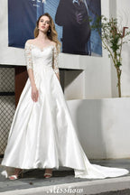 Stilvolles A-Linien-Brautkleid mit Spitzenapplikationen und halblangen Ärmeln, bodenlanges Satinkleid für die Braut