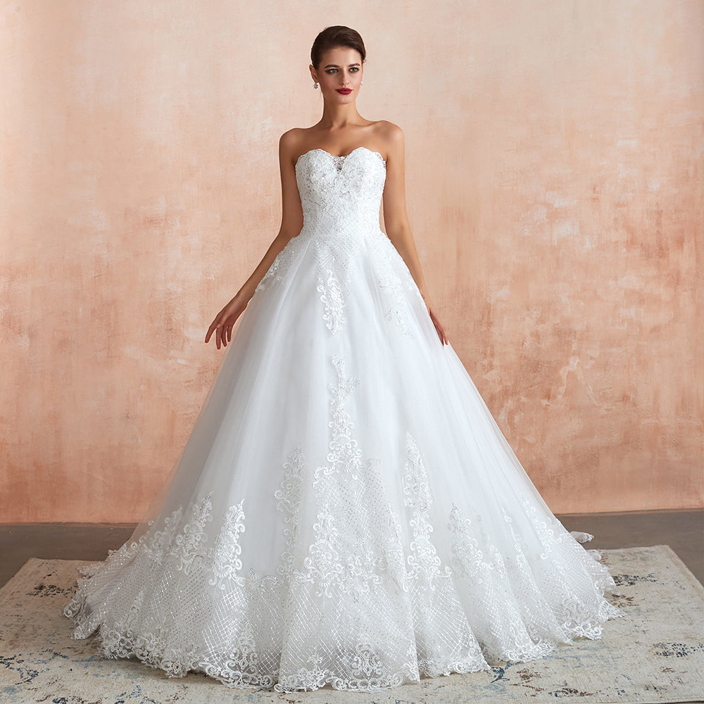 Elegante abito da sposa lungo a linea ad A senza spalline con applicazioni in tulle