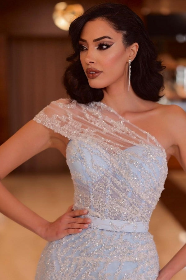 Elegante abito lungo blu monospalla con perline, pizzo e spacco per ballo di fine anno
