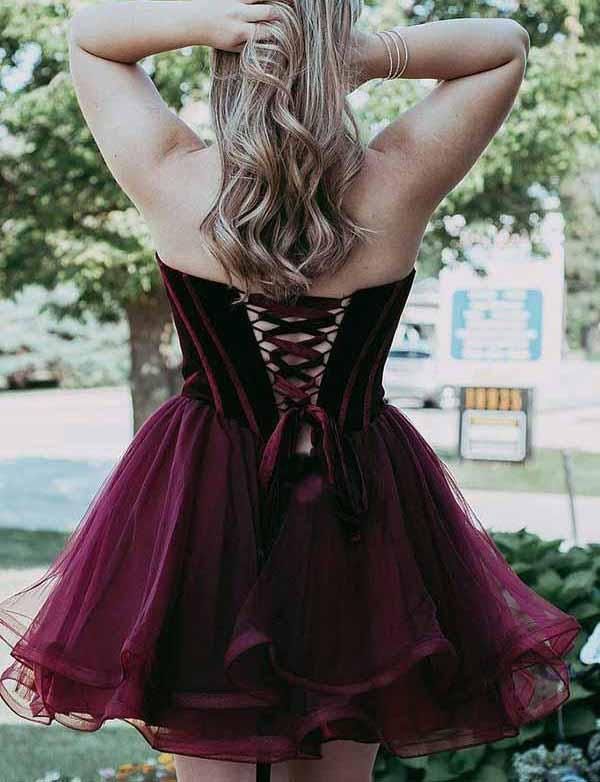 Elegante vestido de fiesta corto de tul con escote en A y cordones en forma de corazón