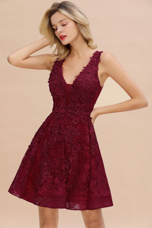 Elegante vestido de fiesta sin mangas hasta la rodilla con cuello en V y apliques florales