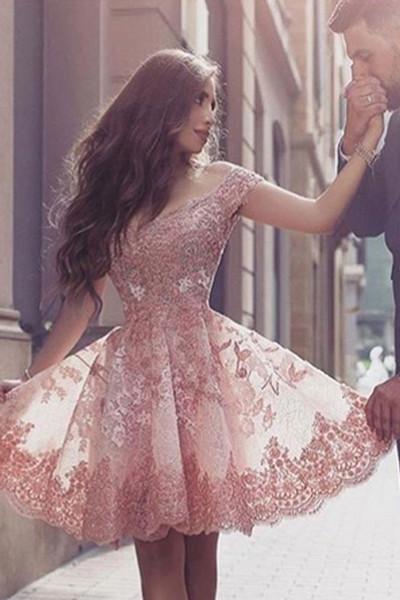 Charmantes, schulterfreies Homecoming-Kleid in Blush mit Applikationen