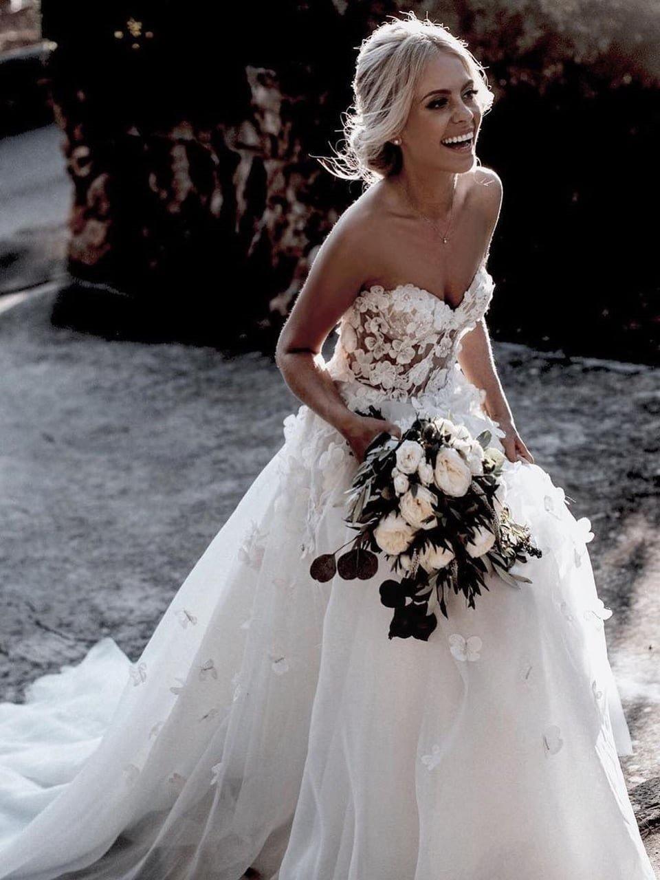 Sweetheart A-line Wedding Dresses Tulle Appliqued Gowns