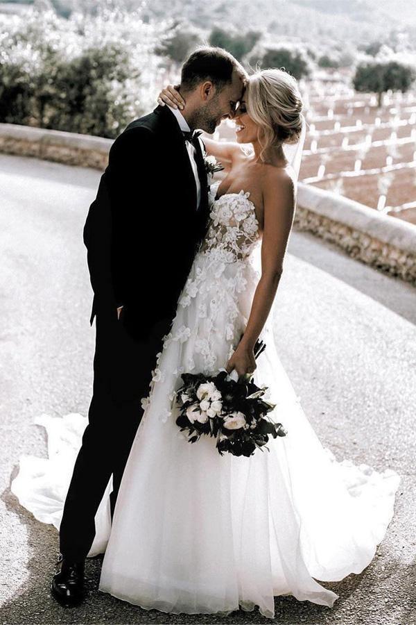 Sweetheart A-line Wedding Dresses Tulle Appliqued Gowns