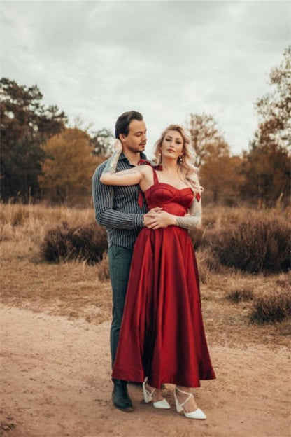 Vestido de fiesta de corte A con tirantes rojos, largo hasta los tobillos y escote corazón