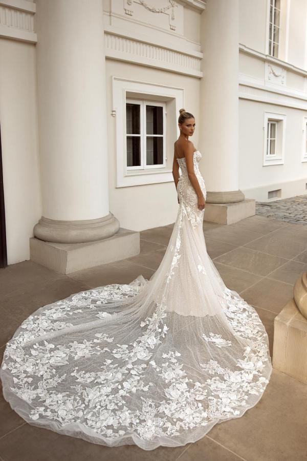 Champagne Sweetheart Lace Mermaid Wedding Dress Chapel Train Appliques