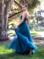 Abito da sera lungo in tulle con corsetto e pizzo