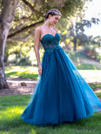 Abito da sera lungo in tulle con corsetto e pizzo