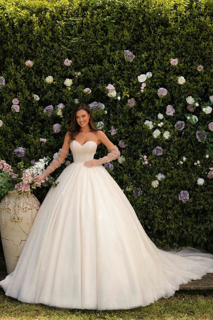 Vestido de novia largo de encaje sin mangas, estilo princesa, con escote en A y cola