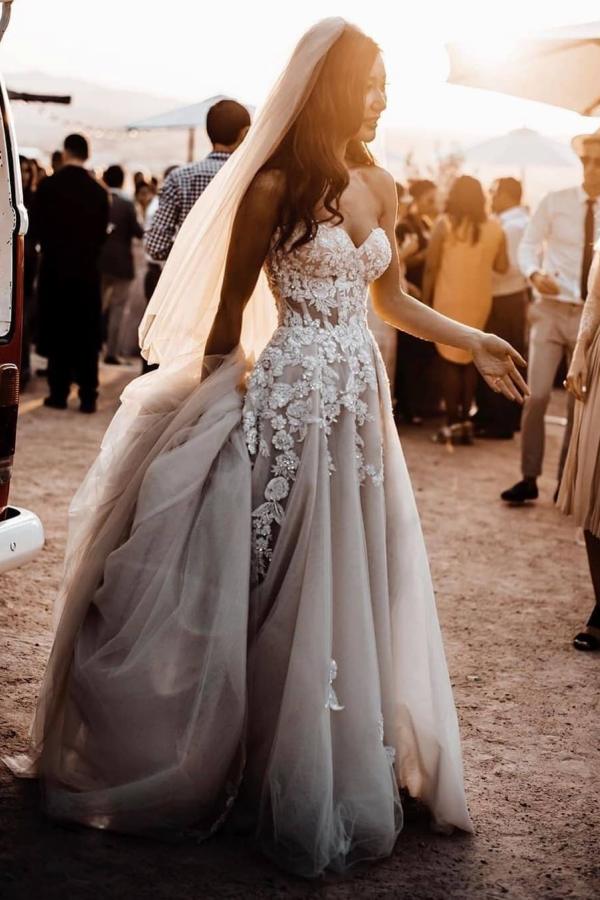Sweetheart Long Lace Appliques Tulle A Line Wedding Dress With Chapel Train