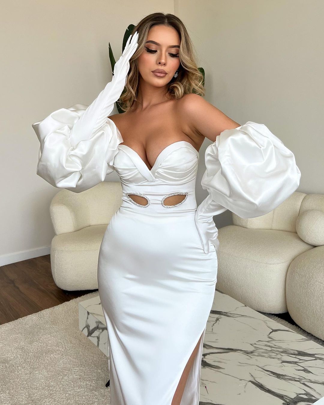 Vestido de Baile Branco Longo Sereia com Fenda Frontal e Mangas, Estilo Namorada, Sexy