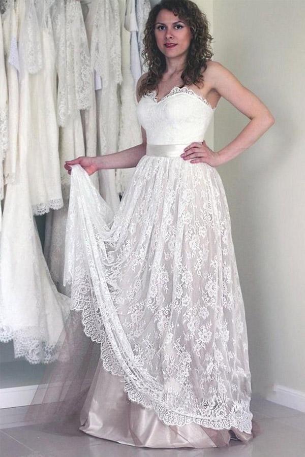 Ärmelloses langes weißes Brautkleid mit Herzausschnitt und Spitze