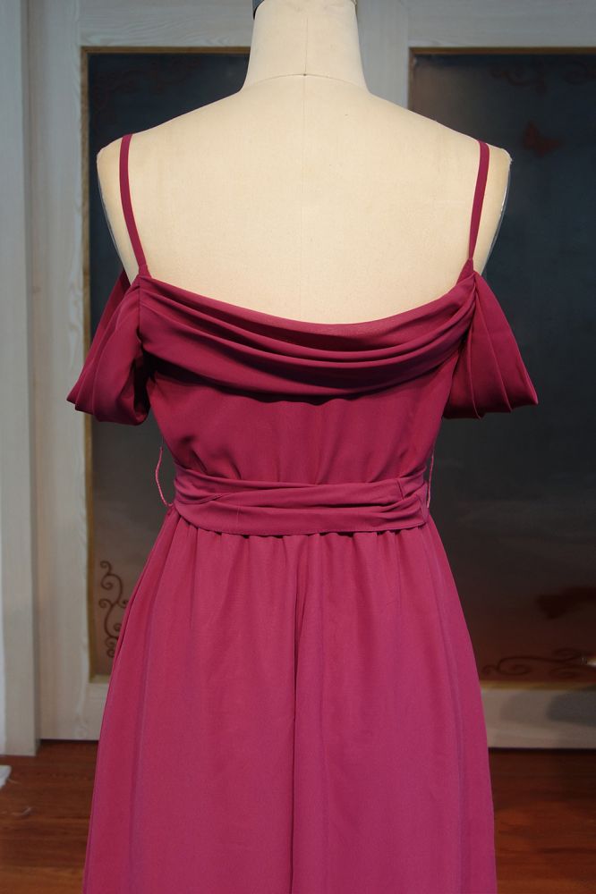 Bodenlanges Chiffon-Ballkleid mit Spaghettiträgern und Rüschen und Schleife