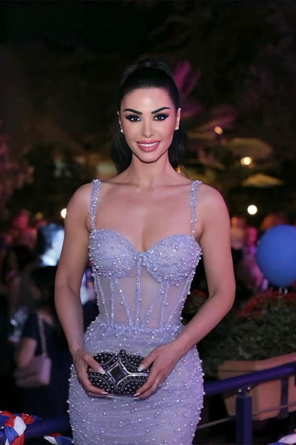Ärmelloses Meerjungfrau-Ballkleid mit Spaghettiträgern und Perlen