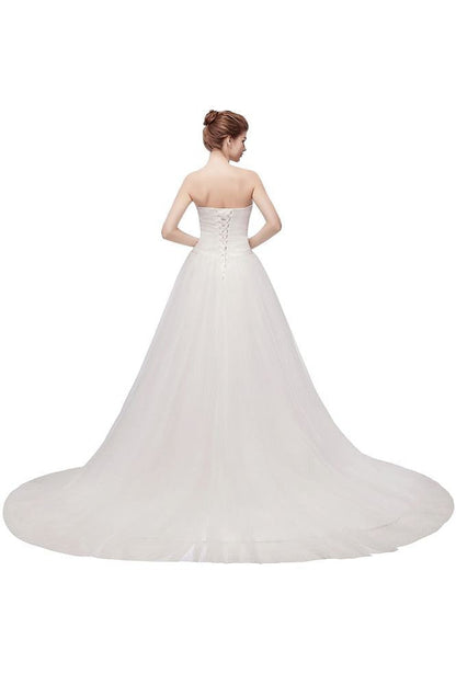 Vestidos de novia de tul con plumas, corte A y escote corazón sin tirantes