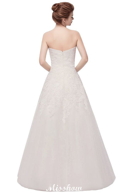 Vestidos de novia largos de tul con encaje y corte A sin tirantes y escote corazón