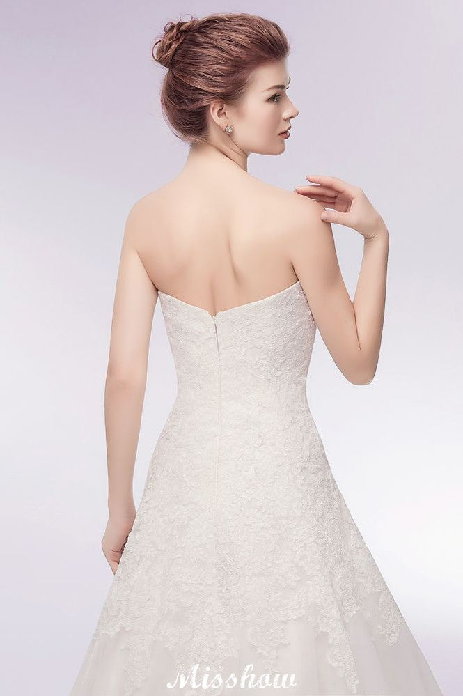 Vestidos de novia largos de tul con encaje y corte A sin tirantes y escote corazón