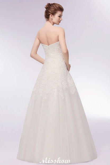 Vestidos de novia largos de tul con encaje y corte A sin tirantes y escote corazón