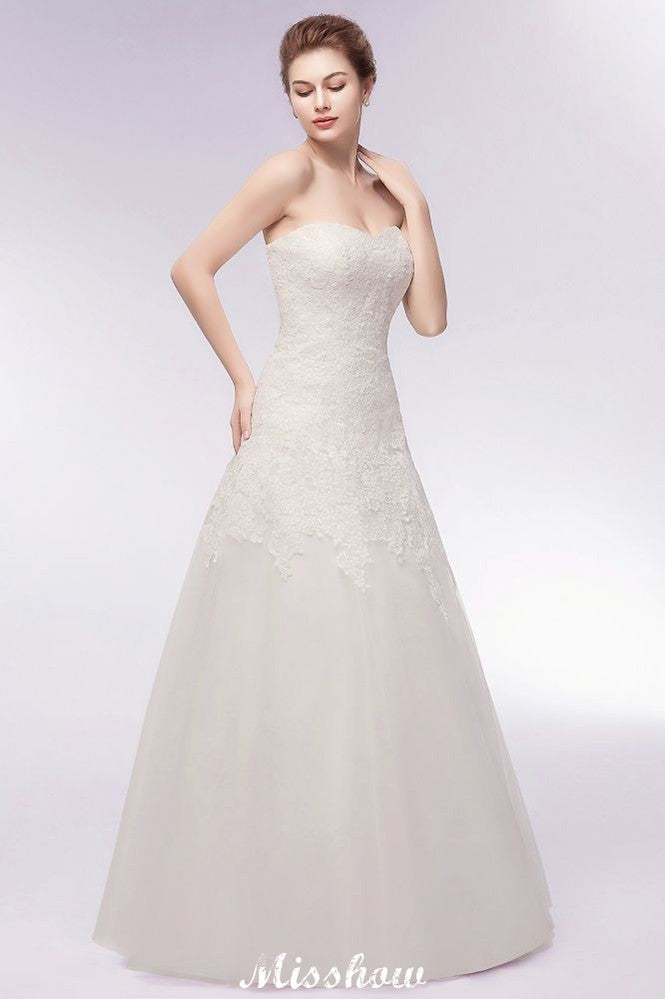 Vestidos de novia largos de tul con encaje y corte A sin tirantes y escote corazón
