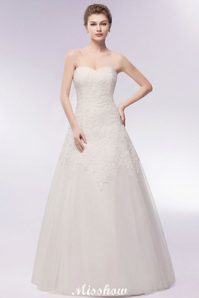 Vestidos de novia largos de tul con encaje y corte A sin tirantes y escote corazón
