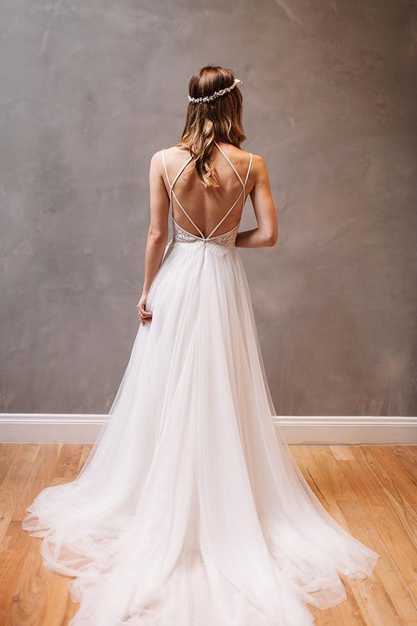 Robe de mariée en mousseline blanche à bretelles cœur avec perles