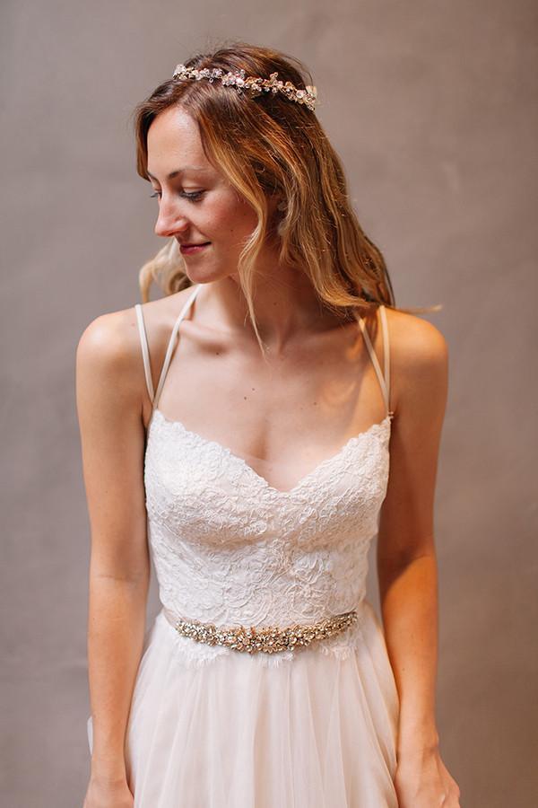 Robe de mariée en mousseline blanche à bretelles cœur avec perles