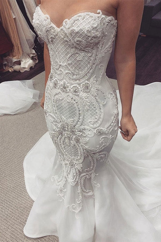 Atemberaubendes Meerjungfrau-Brautkleid mit Spitze und Knöpfen