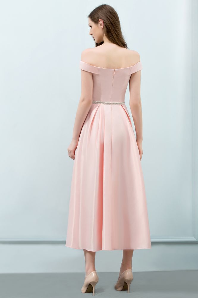 Teelanges rosa A-Linien-Ballkleid mit schulterfreiem Schnitt und Schärpe