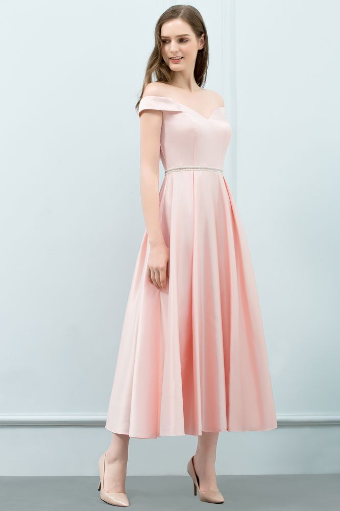 Teelanges rosa A-Linien-Ballkleid mit schulterfreiem Schnitt und Schärpe
