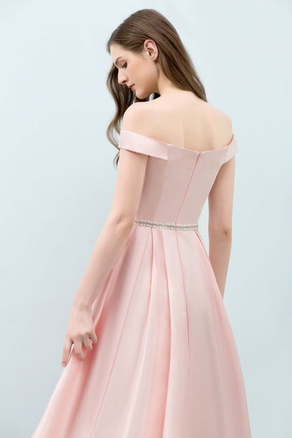Teelanges rosa A-Linien-Ballkleid mit schulterfreiem Schnitt und Schärpe