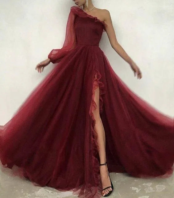 Abito da sera in tulle bordeaux monospalla S17925