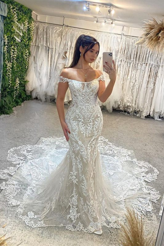 Trendiges, bodenlanges, schulterfreies, ärmelloses Meerjungfrauen-Brautkleid aus Spitze mit Kathedralenschleppe