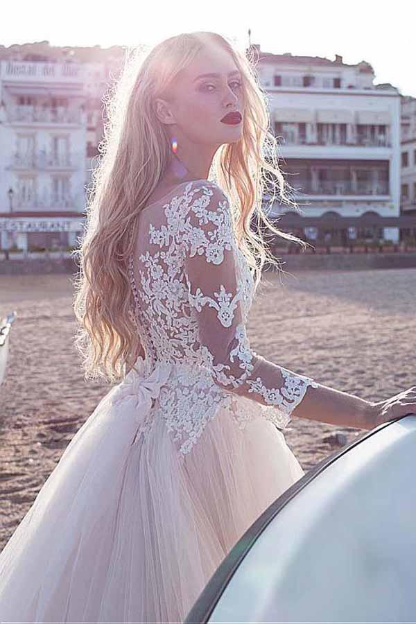 Tulle Scoop Neckline  A-line Wedding Dress With Lace Appliques