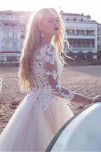 Tulle Scoop Neckline  A-line Wedding Dress With Lace Appliques