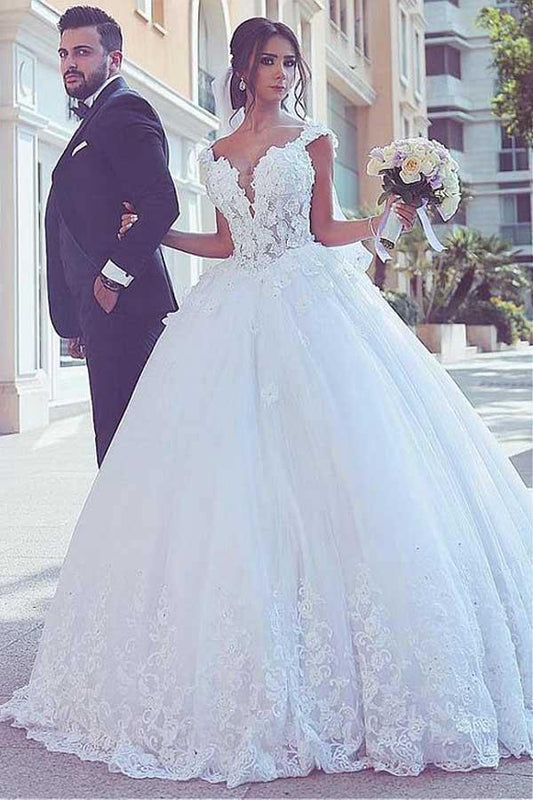 Tüll V-Ausschnitt Ballkleid Brautkleider mit Spitzenapplikationen