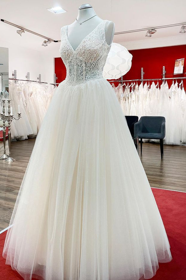 Einzigartiges, langes Prinzessin-Brautkleid mit V-Ausschnitt und Tüllspitze in Elfenbein