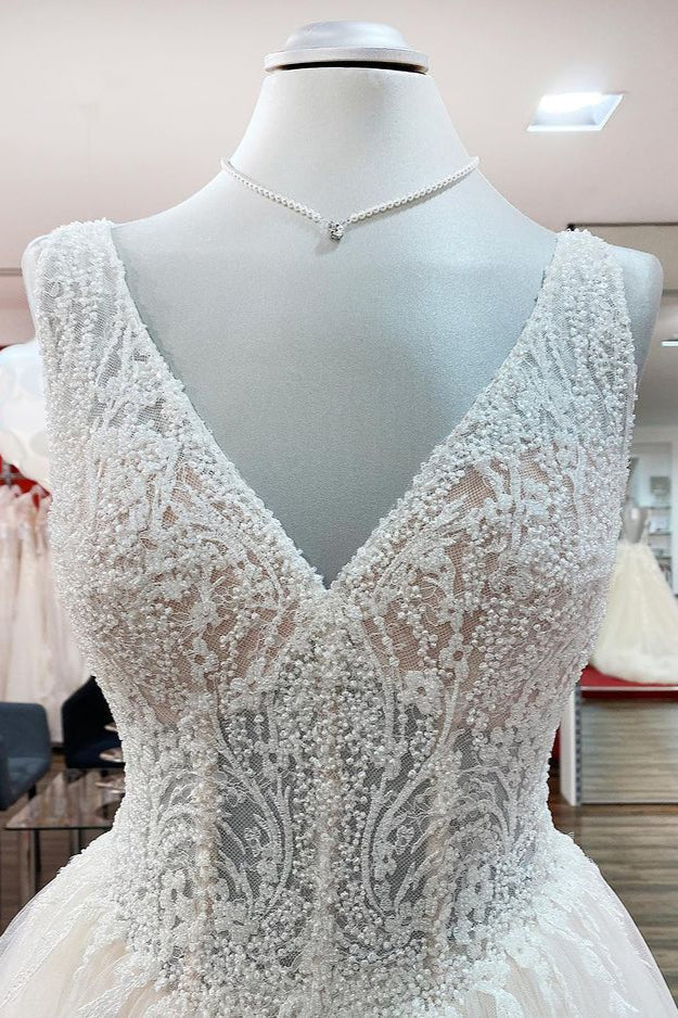 Einzigartiges, langes Prinzessin-Brautkleid mit V-Ausschnitt und Tüllspitze in Elfenbein